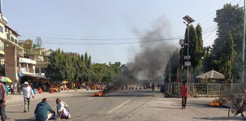 रौटहटकको चपुरमा बसको ठक्करबाट एक जनाको मृत्यु, स्थानीयद्वारा राजमार्ग अवरूद्ध 